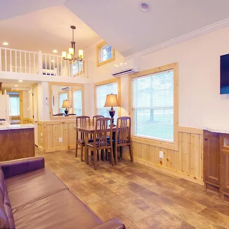Grey'S Point Camp Cottage 2